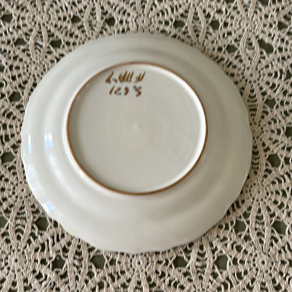 Majolica signed grape ceramic pottery plate. Hand painted. Signed & # - Picture 3 of 6